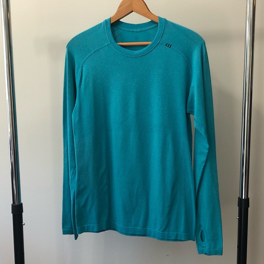 Metal vent tech long sleeve. Small. Blue.